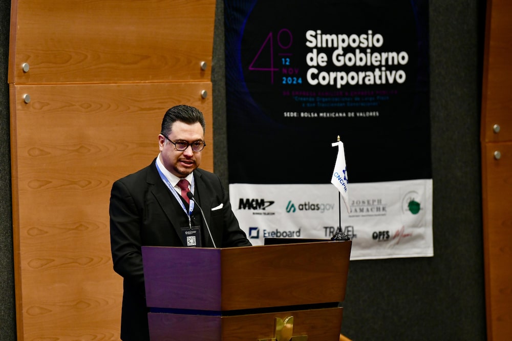 Ángel Cabrera Mendoza, Coordinador de Banca y Valores de la Secretaría de Hacienda, durante un simposio de Gobierno Corporativo. Ángel Cabrera Mendoza, Coordinador de Banca y Valores de la Secretaría de Hacienda, durante un simposio de Gobierno Corporativo.