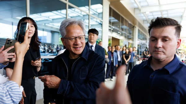 Nvidia da luz verde a los tres grandes fabricantes de memoria para el suministro de HBM4 Nvidia da luz verde a los tres grandes fabricantes de memoria para el suministro de HBM4