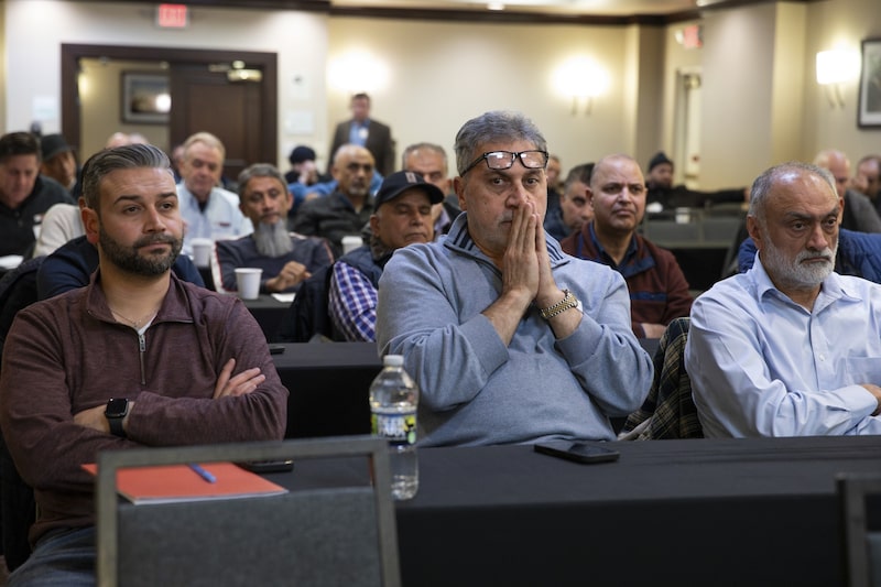 Reunión municipal de los propietarios de franquicias de las gasolineras Lukoil, en el Holiday Inn Clark, Nueva Jersey, EE. UU.. Fotógrafa: Olga Ginzburg/Bloomberg. Reunión municipal de los propietarios de franquicias de las gasolineras Lukoil, en el Holiday Inn Clark, Nueva Jersey, EE. UU.. Fotógrafa: Olga Ginzburg/Bloomberg.