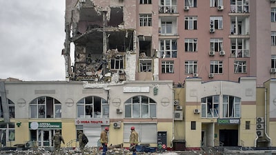 Zelenskiy viaja a EE.UU. para reunirse con Trump mientras Rusia bombardea Kiev Zelenskiy viaja a EE.UU. para reunirse con Trump mientras Rusia bombardea Kiev