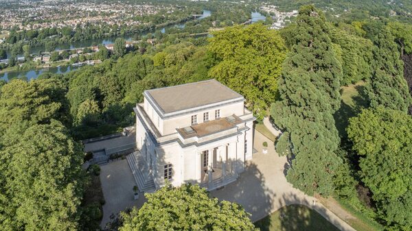 Bilionário francês compra mansão de US$ 45 mi construída para a amante de Luís XV Bilionário francês compra mansão de US$ 45 mi construída para a amante de Luís XV