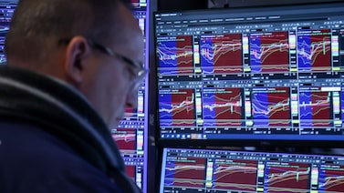 Fuertes fluctuaciones de acciones mantienen en marcha las opciones favoritas de Wall Street Fuertes fluctuaciones de acciones mantienen en marcha las opciones favoritas de Wall Street