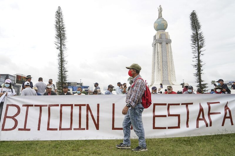 Manifestación en San Salvador contra el bitcoin. Manifestación en San Salvador contra el bitcoin.