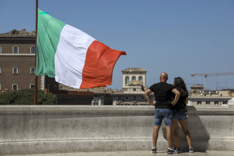 Atualmente cerca de 4.000 pessoas participam do programa do governo italiano Atualmente cerca de 4.000 pessoas participam do programa do governo italiano
