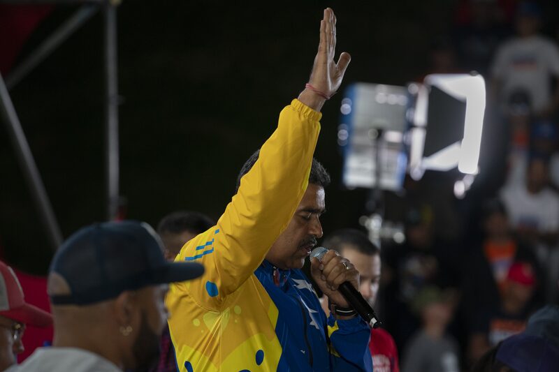 Noche de sinsabores entre el pueblo de Venezuela. La autoridad electoral, controlada por el régimen gobernante, anunció hacia la madrugada del lunes 29 de julio, que el presidente Nicolás Maduro superó en votos al opositor, Edmundo González, generando cuestionamientos. (Fotógrafa: Andrea Hernandez Briceno/Bloomberg) Noche de sinsabores entre el pueblo de Venezuela. La autoridad electoral, controlada por el régimen gobernante, anunció hacia la madrugada del lunes 29 de julio, que el presidente Nicolás Maduro superó en votos al opositor, Edmundo González, generando cuestionamientos. (Fotógrafa: Andrea Hernandez Briceno/Bloomberg)