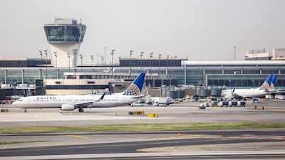 United exige vacinação contra Covid-19 de funcionários nos EUA United exige vacinação contra Covid-19 de funcionários nos EUA