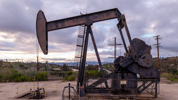 El petróleo cae mientras aumenta el tráfico en Ormuz y avanzan diálogos entre EE.UU. e Irán El petróleo cae mientras aumenta el tráfico en Ormuz y avanzan diálogos entre EE.UU. e Irán