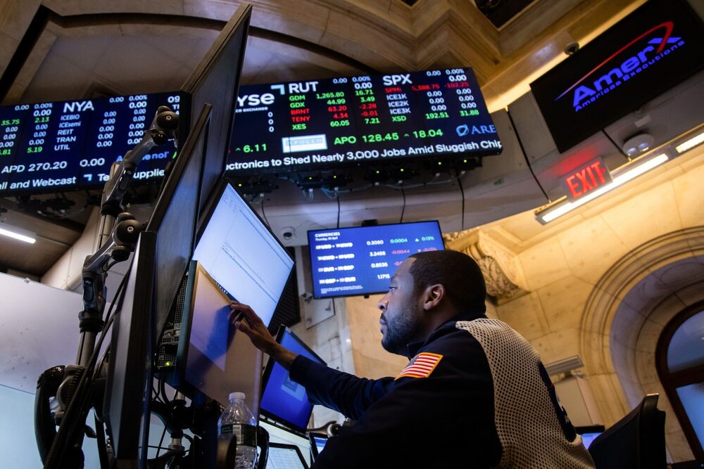 Wall Street vivió la semana pasada sesiones llenas de volatilidad en medio de las decisiones arancelarias de Trump. Wall Street vivió la semana pasada sesiones llenas de volatilidad en medio de las decisiones arancelarias de Trump.