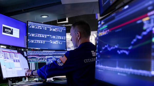 Wall Street cerró con ganancias un julio volátil gracias a Amazon y el entusiasmo por la IA Wall Street cerró con ganancias un julio volátil gracias a Amazon y el entusiasmo por la IA