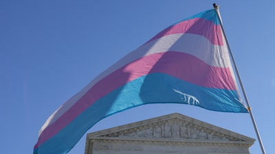 El Supremo de EE.UU. avala leyes que prohíben a atletas trans competir en equipos femeninos El Supremo de EE.UU. avala leyes que prohíben a atletas trans competir en equipos femeninos