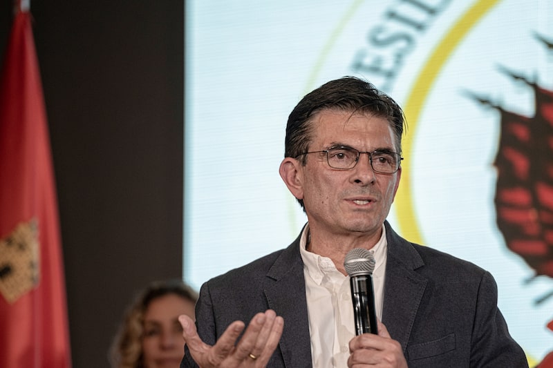 Bolivia alista nuevo decreto económico tras bloqueos, pero mantiene el fin de subsidios. Bolivia alista nuevo decreto económico tras bloqueos, pero mantiene el fin de subsidios.