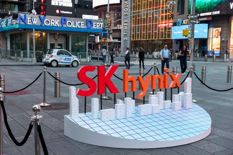 El letrero de SK Hynix se veía en el exterior del Nasdaq MarketSite en Nueva York. Fotógrafo: Michael Nagle/Bloomberg. El letrero de SK Hynix se veía en el exterior del Nasdaq MarketSite en Nueva York. Fotógrafo: Michael Nagle/Bloomberg.