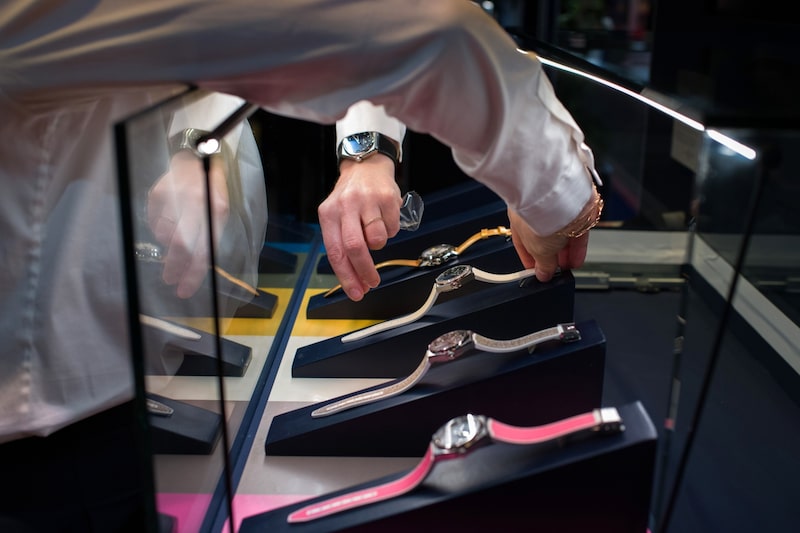 Os Estados Unidos ultrapassaram a China no ano passado como o principal destino para relógios suíços de luxo Os Estados Unidos ultrapassaram a China no ano passado como o principal destino para relógios suíços de luxo