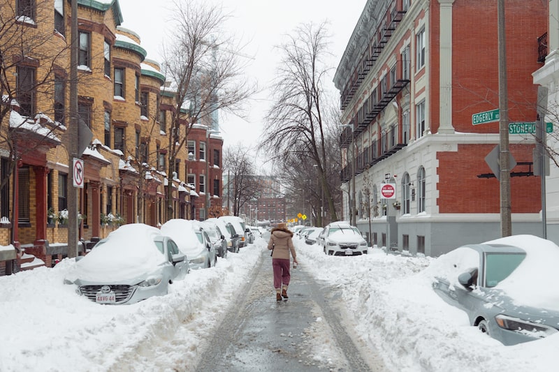 La ciudad de Nueva York quedó sepultada tras la más reciente tormenta de nieve, afectando la vida de sus habitantes. La ciudad de Nueva York quedó sepultada tras la más reciente tormenta de nieve, afectando la vida de sus habitantes.
