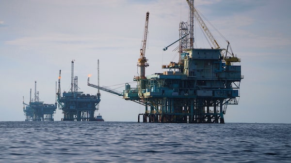 Trump planea invocar una ley de emergencia para impulsar producción petrolera en California Trump planea invocar una ley de emergencia para impulsar producción petrolera en California