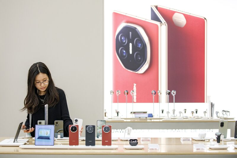 Huawei dio un gran paso adelante en la fabricación de chips y smartphones el año pasado, cuando debutó con su propio sistema operativo totalmente interno. (Bloomberg) Huawei dio un gran paso adelante en la fabricación de chips y smartphones el año pasado, cuando debutó con su propio sistema operativo totalmente interno. (Bloomberg)