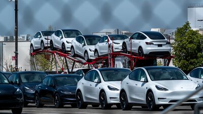 Acciones de Tesla suben casi 25% entre lunes y miércoles: los motivos del salto Acciones de Tesla suben casi 25% entre lunes y miércoles: los motivos del salto