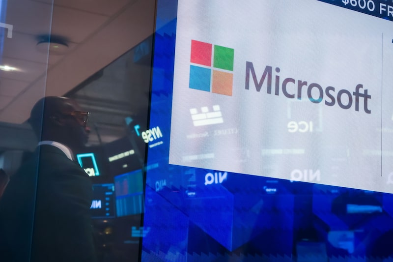 Microsoft Corp. sufrió su mayor caída en casi seis años debido a la preocupación sobre cuánto tiempo tardarán en dar frutos sus inversiones.
Fotógrafo: Michael Nagle/Bloomberg Microsoft Corp. sufrió su mayor caída en casi seis años debido a la preocupación sobre cuánto tiempo tardarán en dar frutos sus inversiones.
Fotógrafo: Michael Nagle/Bloomberg