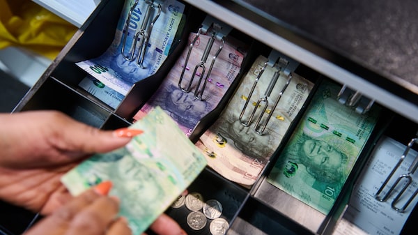 Divisas de mercados emergentes caen por cuarto día ante el alza de rendimientos de bonos del Tesoro Divisas de mercados emergentes caen por cuarto día ante el alza de rendimientos de bonos del Tesoro