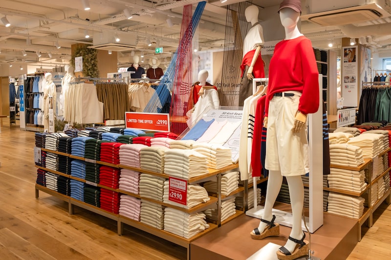 A Uniqlo se destaca ao não seguir as rápidas mudanças das tendências de moda, focando em qualidade e funcionalidade, o que a torna única, segundo analistas. (Foto: Betty Laura Zapata/Bloomberg) A Uniqlo se destaca ao não seguir as rápidas mudanças das tendências de moda, focando em qualidade e funcionalidade, o que a torna única, segundo analistas. (Foto: Betty Laura Zapata/Bloomberg)