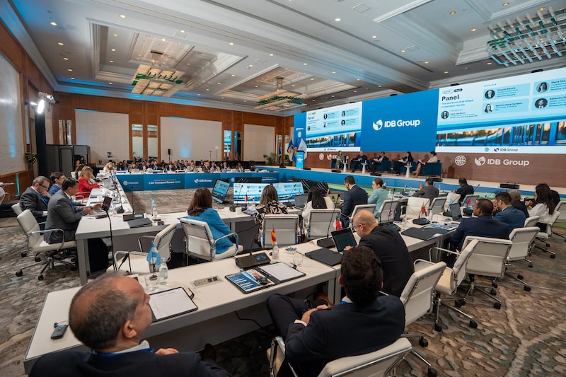 Autoridades, representantes empresariales y especialistas participan en una de las sesiones del encuentro sobre infraestructura de transporte en América Latina y el Caribe. Foto: Banco Interamericano de Desarrollo Autoridades, representantes empresariales y especialistas participan en una de las sesiones del encuentro sobre infraestructura de transporte en América Latina y el Caribe. Foto: Banco Interamericano de Desarrollo