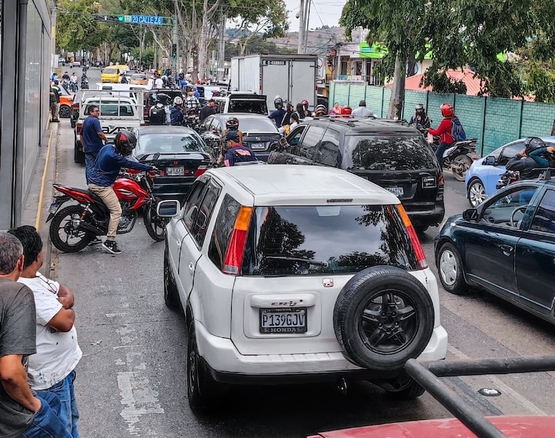 Bloqueo en el bulevar La Pedrera y 20 calle zona 6 de Ciudad de Guatemala, el 20 de marzo de 2025. Bloqueo en el bulevar La Pedrera y 20 calle zona 6 de Ciudad de Guatemala, el 20 de marzo de 2025.