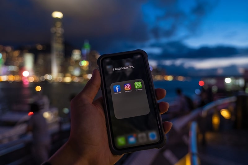 Las aplicaciones Facebook, Instagram y WhatsApp de Meta se muestran en una fotografía tomada en un teléfono inteligente. Las aplicaciones Facebook, Instagram y WhatsApp de Meta se muestran en una fotografía tomada en un teléfono inteligente.
