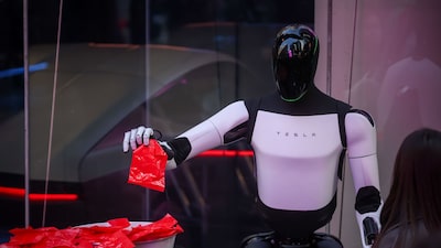 Tesla venderá robôs humanóides Optimus ao público no próximo ano, diz Musk Tesla venderá robôs humanóides Optimus ao público no próximo ano, diz Musk