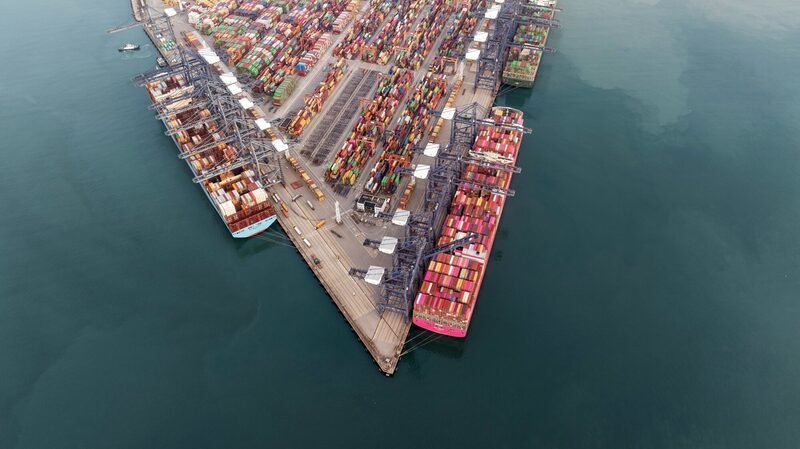 China, la segunda economía mundial, se enfrenta a un gravamen del 145%. China, la segunda economía mundial, se enfrenta a un gravamen del 145%.