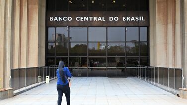 Dólar e eleições vão ditar o ritmo de cortes de juros, diz economista da G5 Partners Dólar e eleições vão ditar o ritmo de cortes de juros, diz economista da G5 Partners