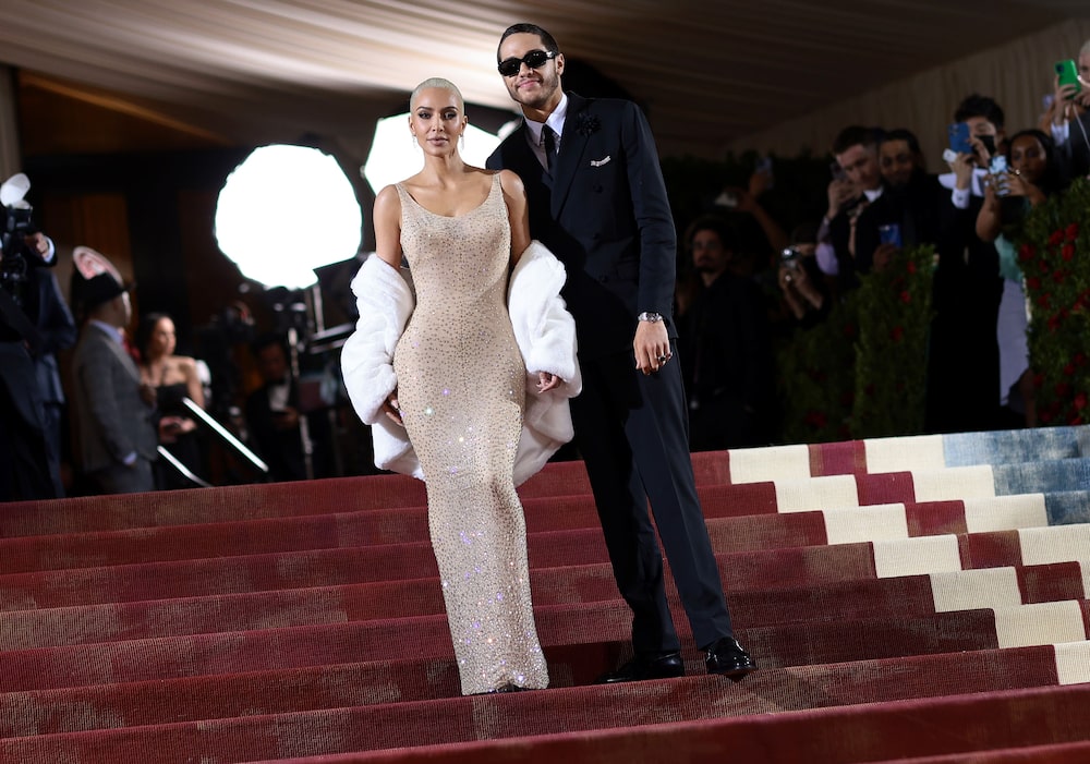 Kim Kardashian and Pete Davidson attend the 2022 Met Gala. Fotógrafo: Dimitrios Kambouris/Getty Images para el Museo Met/Vogue Kim Kardashian and Pete Davidson attend the 2022 Met Gala. Fotógrafo: Dimitrios Kambouris/Getty Images para el Museo Met/Vogue