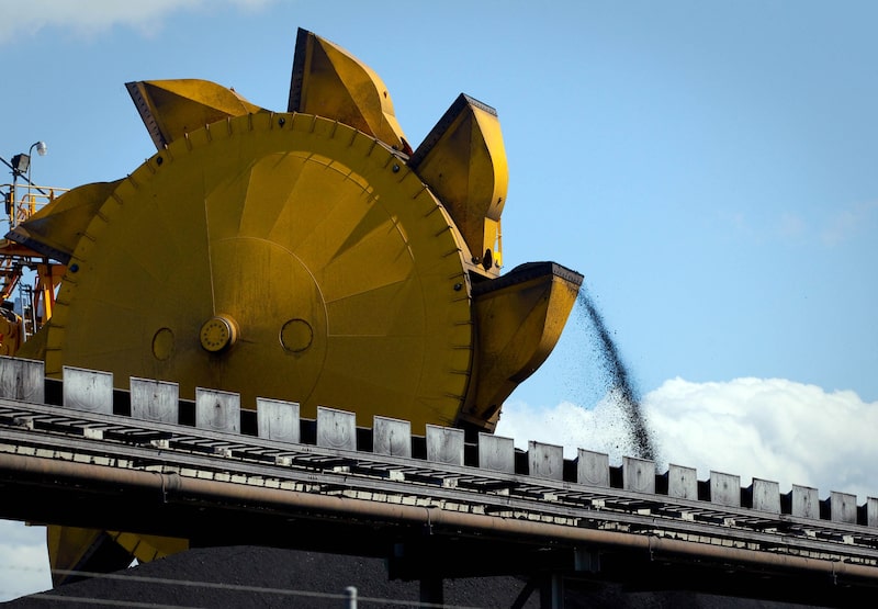 El carbón se almacena para su exportación en la terminal carbonífera de Newcastle, en Australia. El carbón se almacena para su exportación en la terminal carbonífera de Newcastle, en Australia.