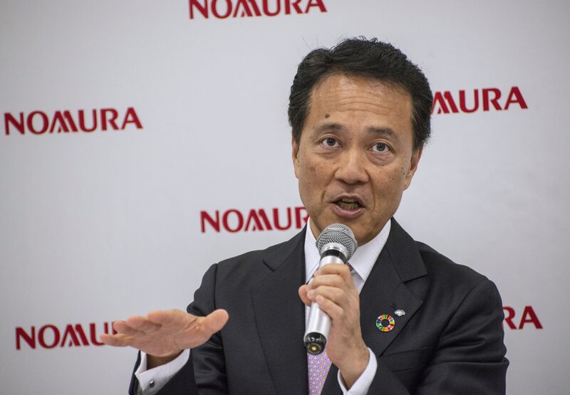 El Consejero Delegado, Kentaro Okuda, planea llevar a cabo una profunda revisión de sus métodos de trabajo en "todos los departamentos" de la correduría. El Consejero Delegado, Kentaro Okuda, planea llevar a cabo una profunda revisión de sus métodos de trabajo en "todos los departamentos" de la correduría.