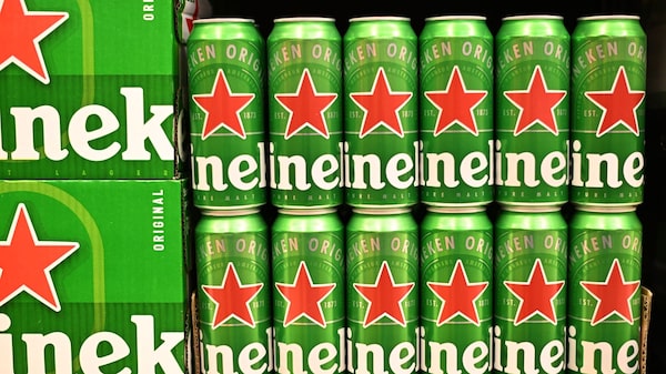 Heineken vai eliminar até 6.000 empregos diante de queda no consumo de cerveja Heineken vai eliminar até 6.000 empregos diante de queda no consumo de cerveja