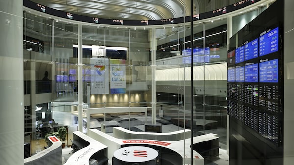 Las acciones asiáticas suben ligeramente mientras Japón prepara una subasta de bonos clave Las acciones asiáticas suben ligeramente mientras Japón prepara una subasta de bonos clave