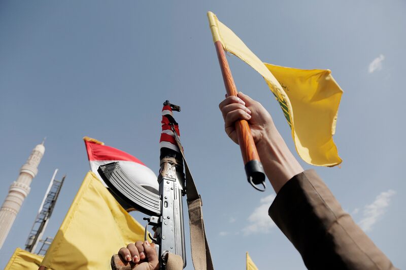 Aviones de combate israelíes bombardearon un puerto marítimo y varias centrales eléctricas en Yemen, informó el domingo su ejército. Aviones de combate israelíes bombardearon un puerto marítimo y varias centrales eléctricas en Yemen, informó el domingo su ejército.