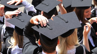 En cifras: así golpea el auge de la IA el empleo y los ingresos de recién graduados en EE.UU. En cifras: así golpea el auge de la IA el empleo y los ingresos de recién graduados en EE.UU.
