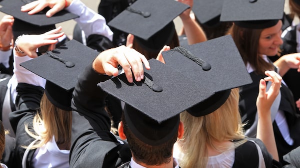 En cifras: así golpea el auge de la IA el empleo y los ingresos de recién graduados en EE.UU. En cifras: así golpea el auge de la IA el empleo y los ingresos de recién graduados en EE.UU.