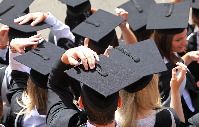 En cifras: así golpea el auge de la IA el empleo y los ingresos de recién graduados en EE.UU. En cifras: así golpea el auge de la IA el empleo y los ingresos de recién graduados en EE.UU.