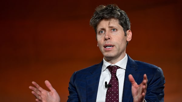 Arrestan a un hombre por lanzar un cóctel molotov a la casa de Sam Altman Arrestan a un hombre por lanzar un cóctel molotov a la casa de Sam Altman