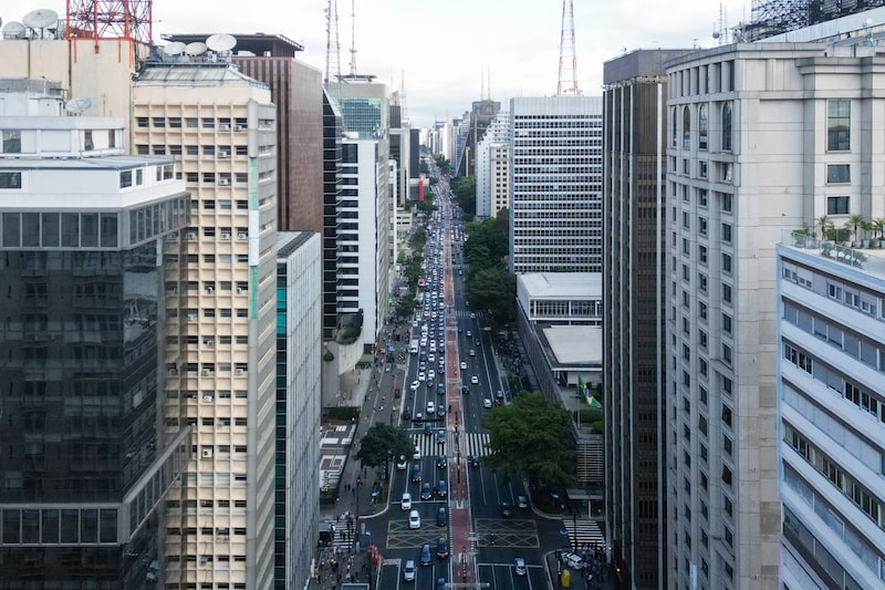 Tráfico en la avenida Paulista de São Paulo.
Fotógrafo: Tuane Fernandes/Bloomberg Tráfico en la avenida Paulista de São Paulo.
Fotógrafo: Tuane Fernandes/Bloomberg
