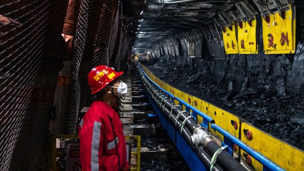 Robots ayudan a “minas inteligentes” a impulsar la producción de carbón chino Robots ayudan a “minas inteligentes” a impulsar la producción de carbón chino