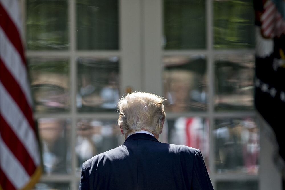 El presidente de Estados Unidos, Donald Trump, se aleja tras un anuncio en el Jardín de las Rosas de la Casa Blanca en Washington, D.C., Estados Unidos, el jueves 1 de junio de 2017. El presidente de Estados Unidos, Donald Trump, se aleja tras un anuncio en el Jardín de las Rosas de la Casa Blanca en Washington, D.C., Estados Unidos, el jueves 1 de junio de 2017.