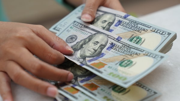 Dólar avanza con su patrón alcista de finales de septiembre ante el tono restrictivo de la Fed Dólar avanza con su patrón alcista de finales de septiembre ante el tono restrictivo de la Fed