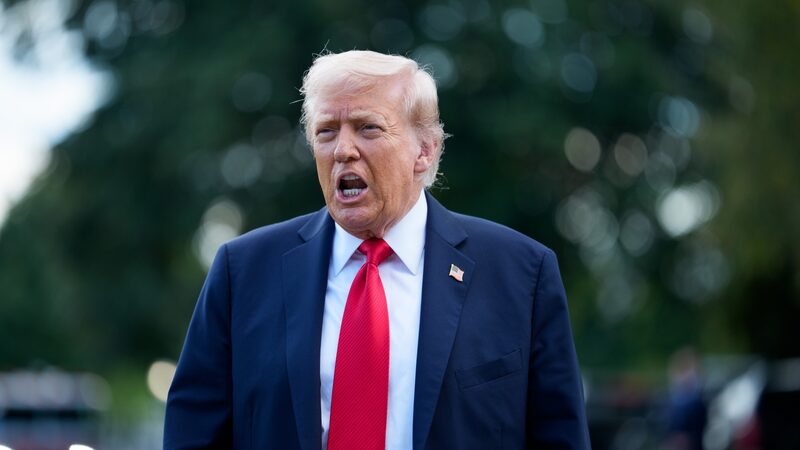 Trump sobe o tom contra Putin e pressiona Otan a suspender compras de petróleo russo Trump sobe o tom contra Putin e pressiona Otan a suspender compras de petróleo russo