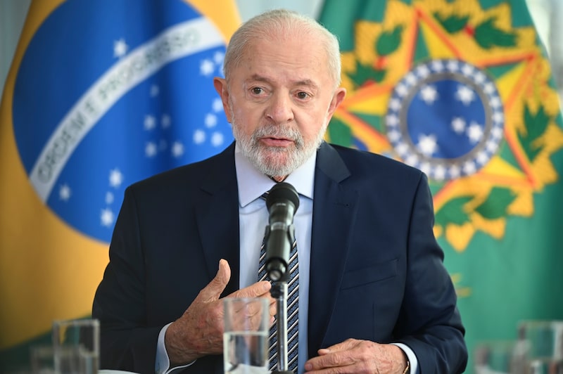 Aunque el presidente podrá reanudar sus funciones laborales normales la próxima semana, no podrá realizar ejercicio físico a corto plazo mientras se recupera. Aunque el presidente podrá reanudar sus funciones laborales normales la próxima semana, no podrá realizar ejercicio físico a corto plazo mientras se recupera.