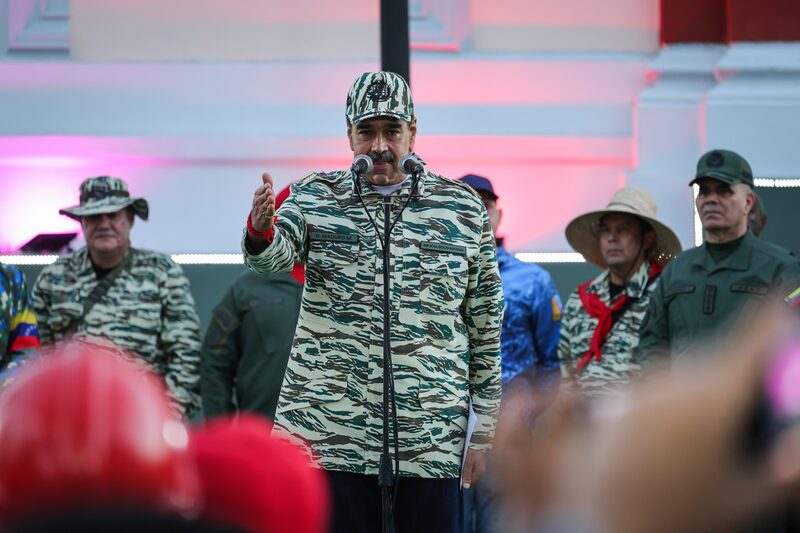 Presidente tomou posse para um terceiro mandato de seis anos na sexta-feira, ignorando a condenação internacional de uma eleição fraudulenta e uma repressão brutal à dissidência. Presidente tomou posse para um terceiro mandato de seis anos na sexta-feira, ignorando a condenação internacional de uma eleição fraudulenta e uma repressão brutal à dissidência.