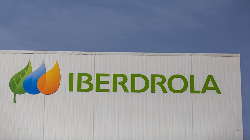 Iberdrola reforça aposta em redes e planeja investir € 58 bi no Reino Unido e nos EUA Iberdrola reforça aposta em redes e planeja investir € 58 bi no Reino Unido e nos EUA
