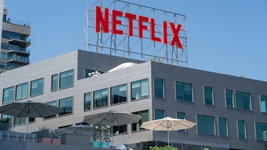 Acciones de Netflix caen: Wall Street toma con cautela al nuevo gigante del entretenimiento Acciones de Netflix caen: Wall Street toma con cautela al nuevo gigante del entretenimiento