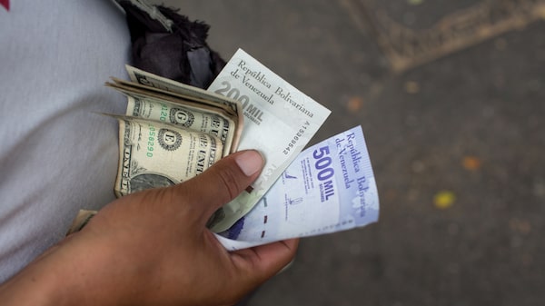 Oficial y paralelo en alza: así cerró el dólar este lunes en Venezuela Oficial y paralelo en alza: así cerró el dólar este lunes en Venezuela